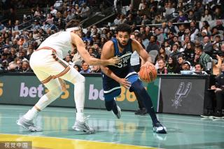 在联赛中屡 在联赛中屡